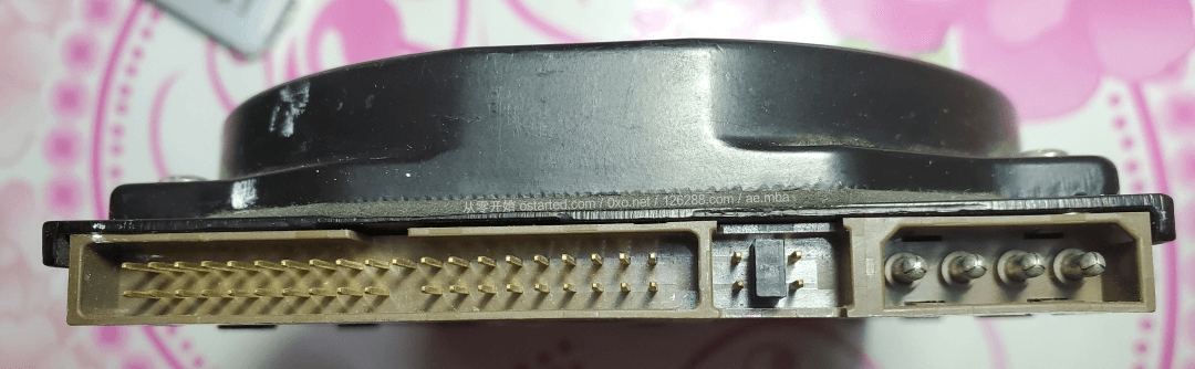 1996 年日本富士通 1.28GB 硬盘拆解 拆机 - 第3张图片
