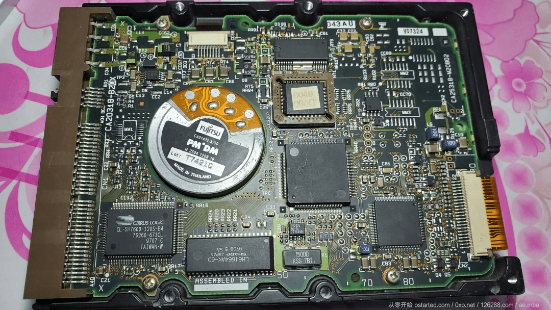 1996 年日本富士通 1.28GB 硬盘拆解 拆机 - 第4张图片