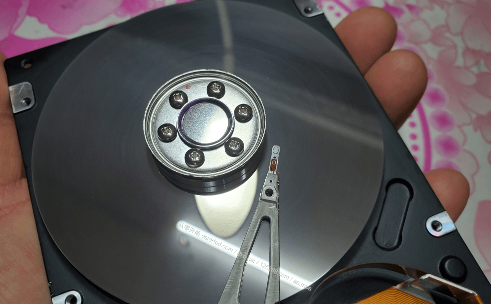 1996 年日本富士通 1.28GB 硬盘拆解 拆机 - 第5张图片